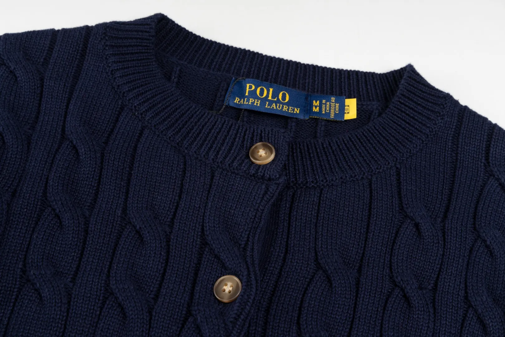 P230 #R93 RALPH LAUREN Ralph Lauren twelve colors classic small label embroidery logo seven-button knitted cable cardigan sweater women's top, high-density LOGO embroidery on the chest, original customization of tag accessories. Made of pure cotton yarn, pure cotton is skin-friendly and comfortable, small label war horse embroidered twist button cardigan sweater 🐎 high quality, follow the blogger to learn how to wear it! Let’s buy a Ralph Lauren cable sweater. It’s a super hard-to-find series after it became popular. It’s hard to find one on the official website. It’s simple and practical to wear, with a lazy and loose feel. The thickened fabric has more texture, feels soft and delicate, and has a loose fit. Whether worn alone or layered, you can wear different styles of fashion with just one piece!   Size: